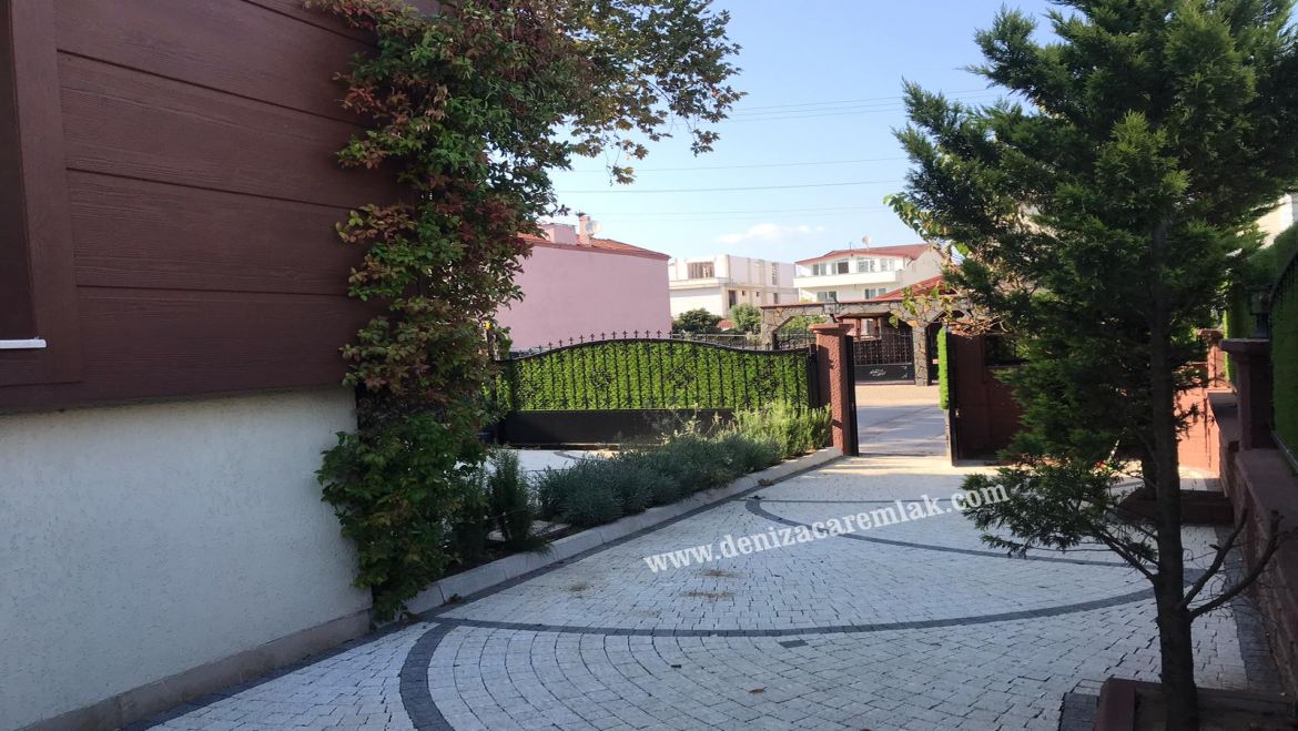 Kocaeli Başiskele BAHÇECİK'TE MÜSTAKİL TRİPLEKS VİLLA Satılık Villa